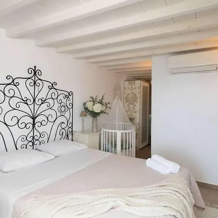 Elegant Traditional House In Mykonos Centre